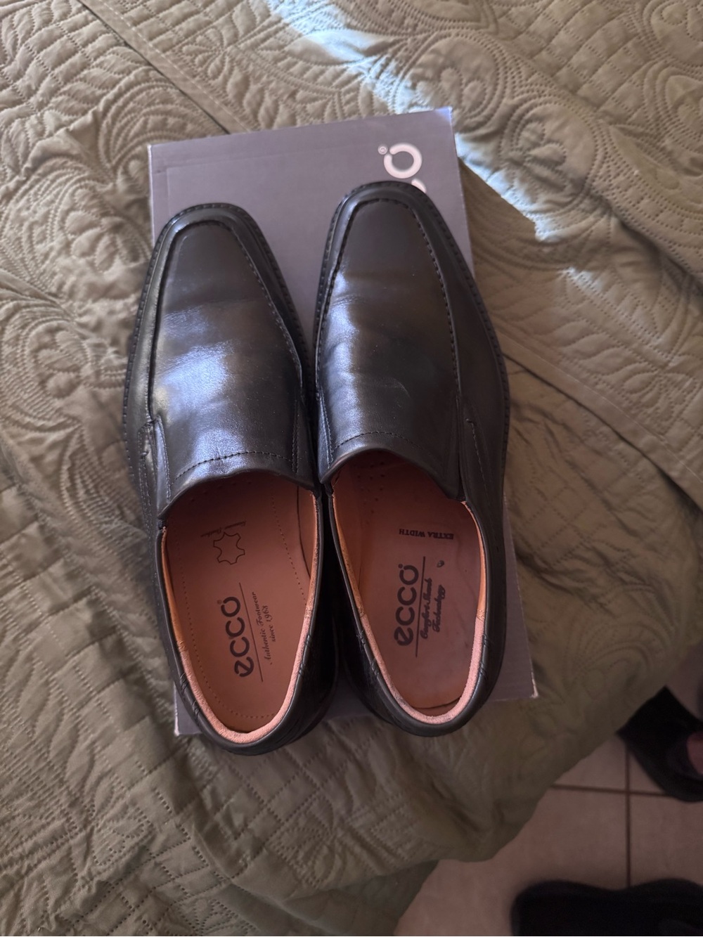 Ecco Men’s Black Leather Slip-On Loafers with Tan Interior